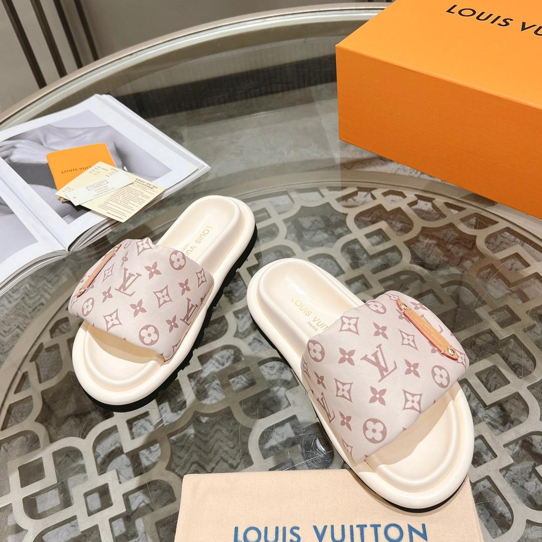 Louis Vuitton Pool Pillow Flat Comfort Mule     1ACJZE - FashionPlug