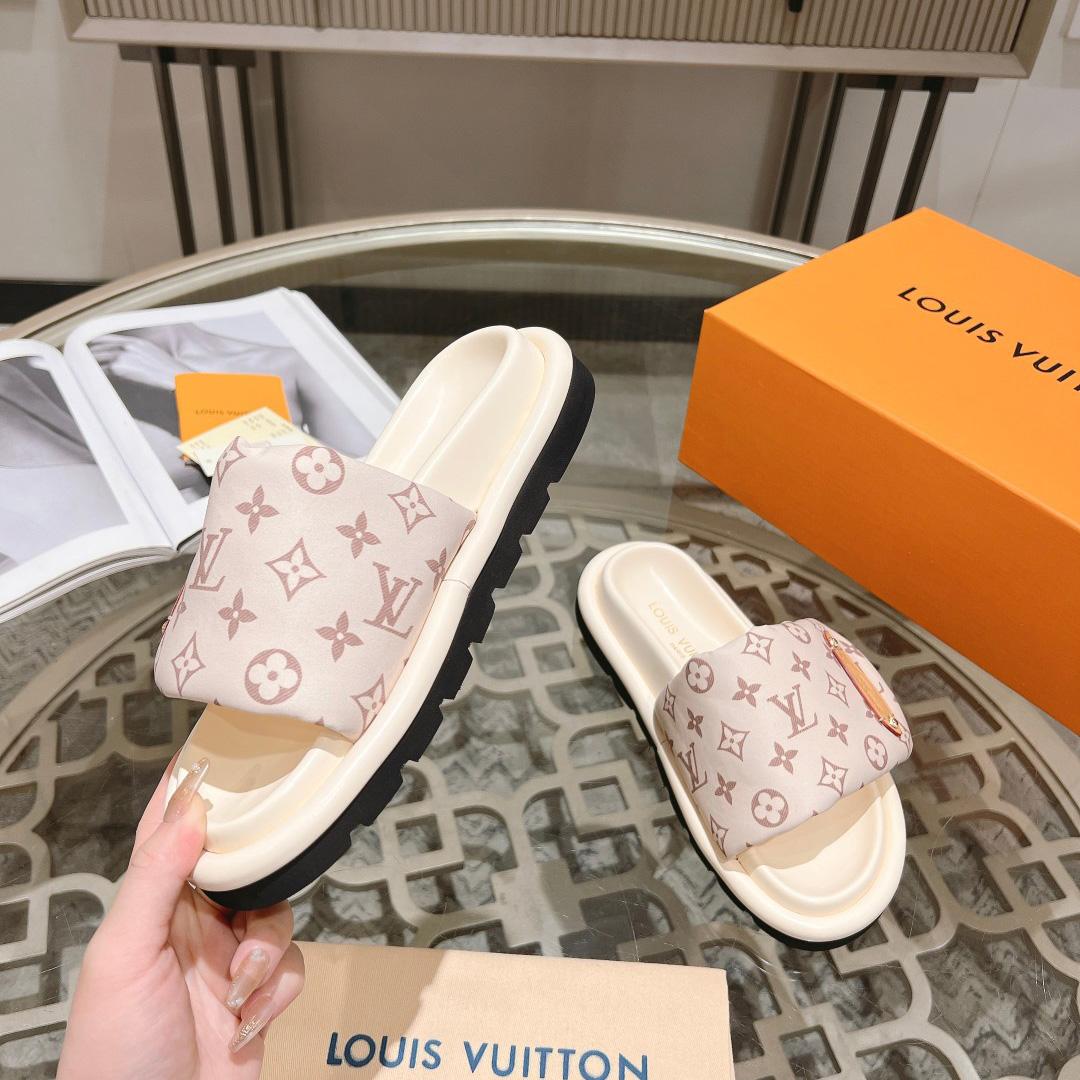 Louis Vuitton Pool Pillow Flat Comfort Mule     1ACJZE - FashionPlug