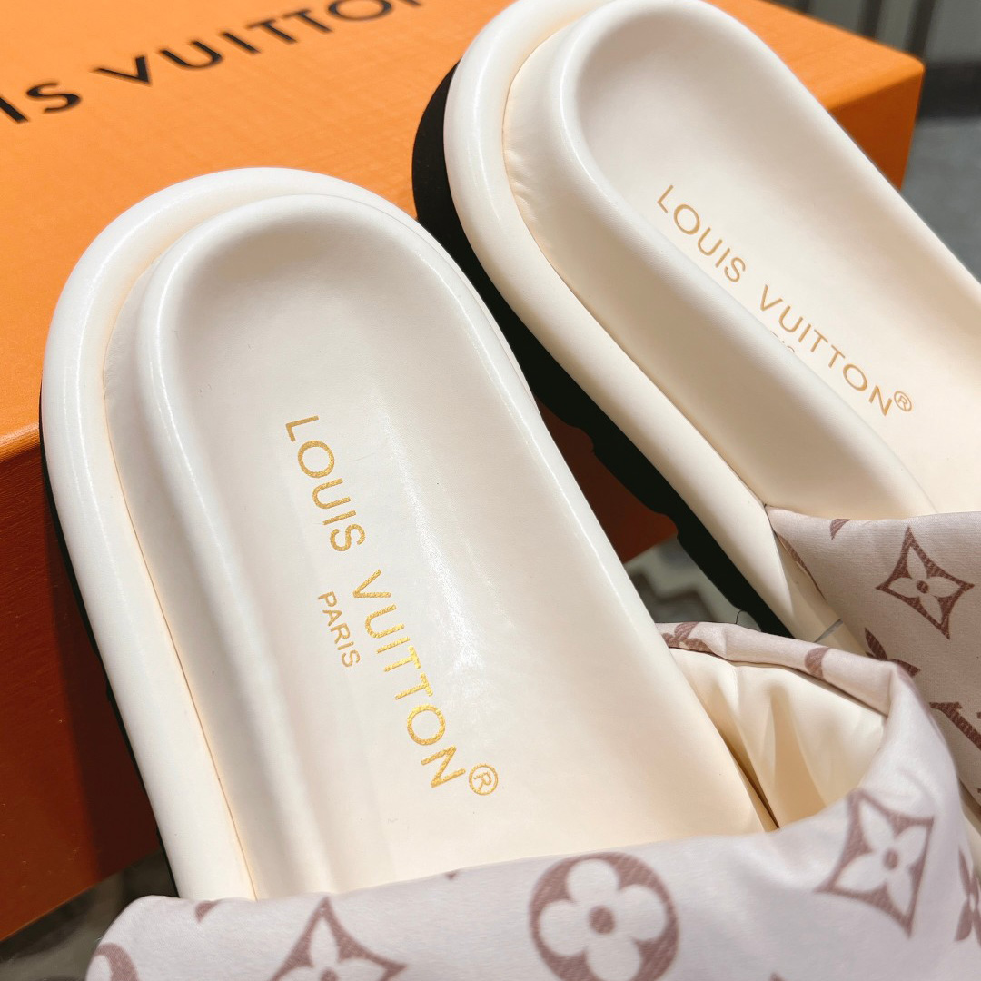 Louis Vuitton Pool Pillow Flat Comfort Mule     1ACJZE - FashionPlug