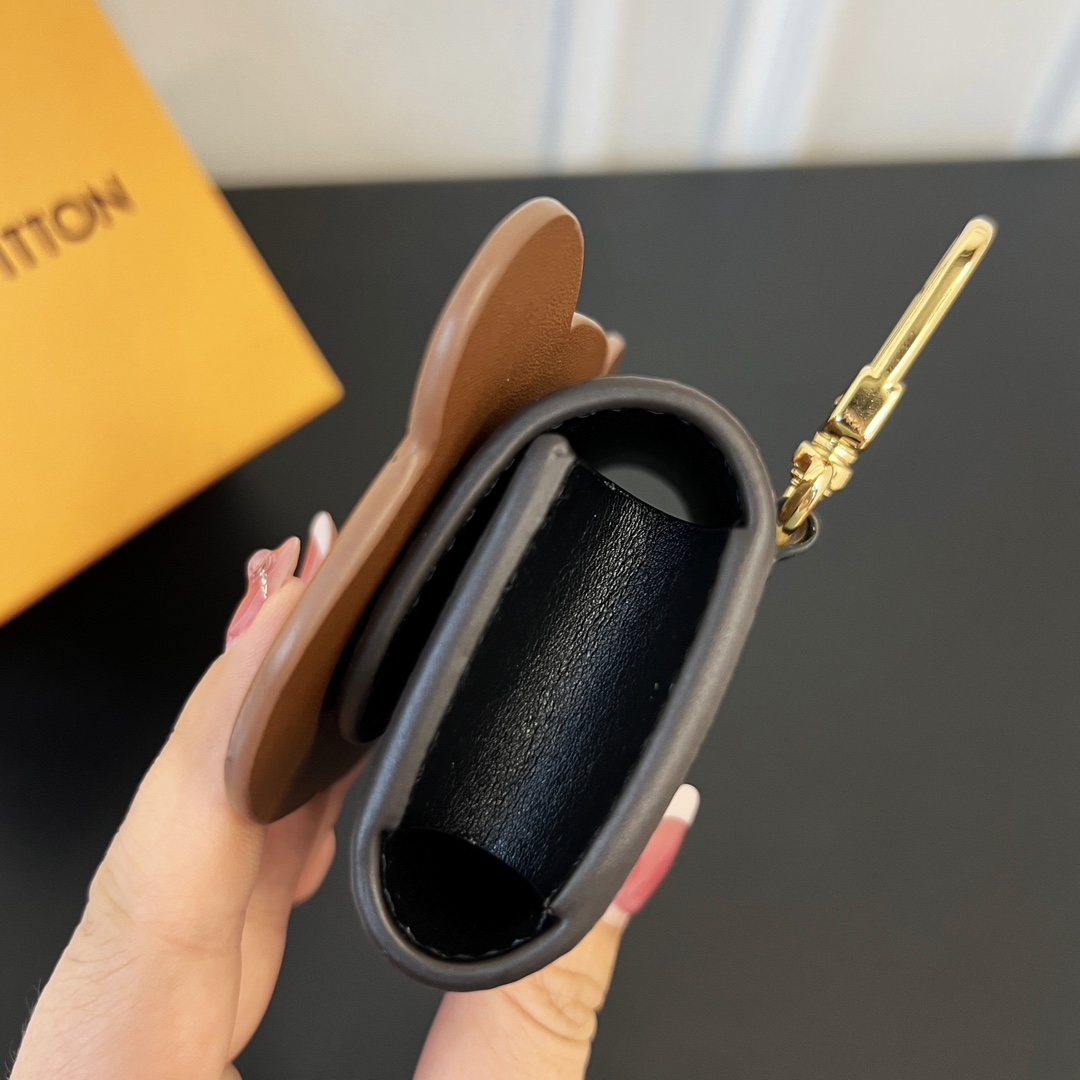 Louis Vuitton Teddy Bear Earphone Case   M01361 - FashionPlug