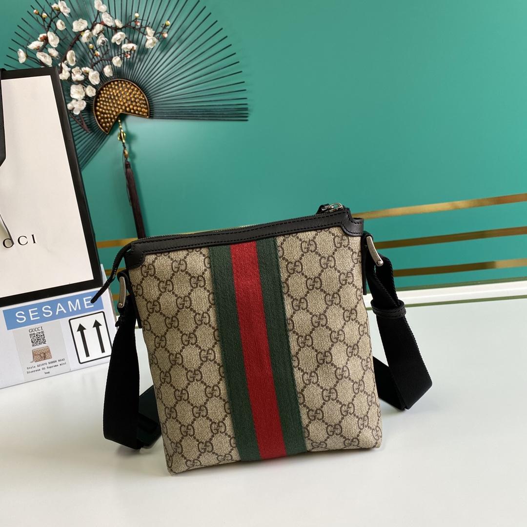 Gucci Web GG Supreme Flat Messenger  - FashionPlug
