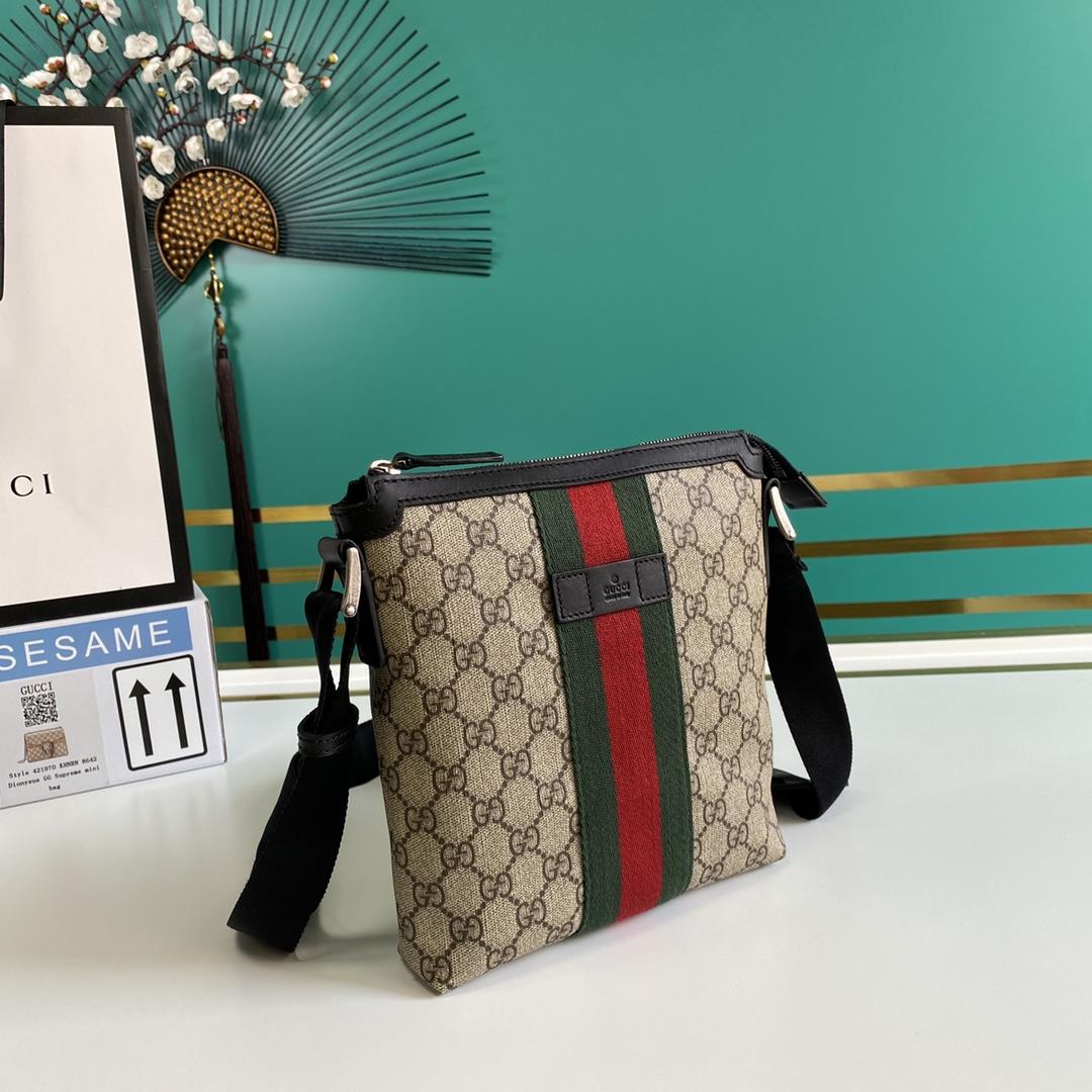 Gucci Web GG Supreme Flat Messenger  - FashionPlug