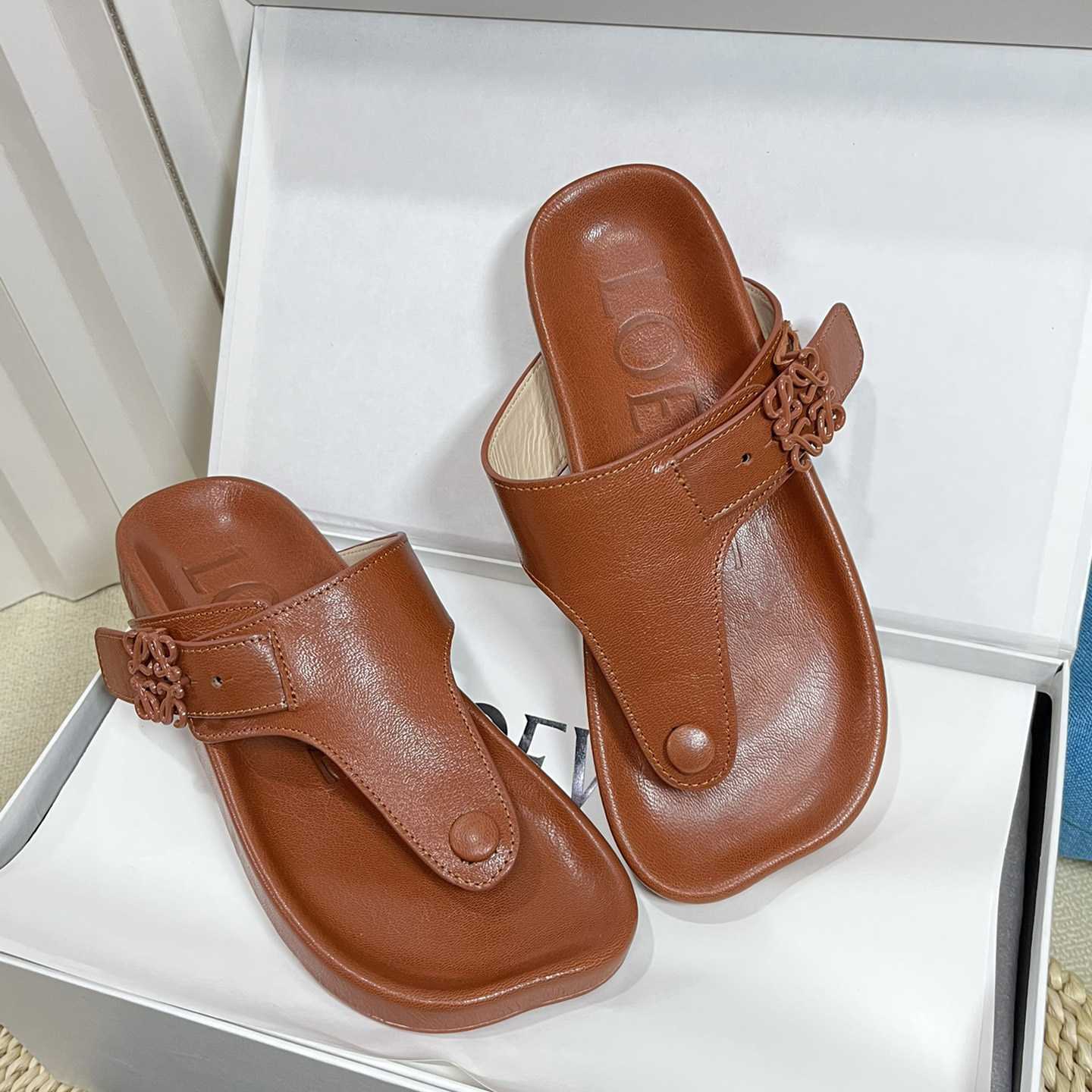 Loewe Anagram Ease Sandal In Kidskin - FashionPlug