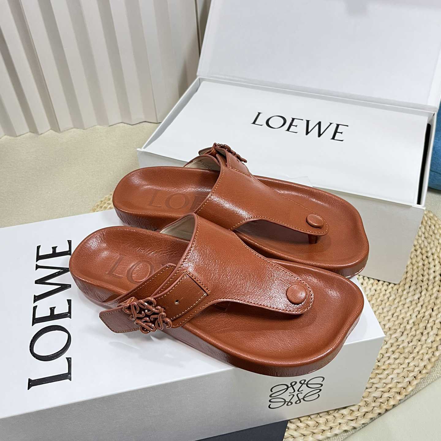 Loewe Anagram Ease Sandal In Kidskin - FashionPlug