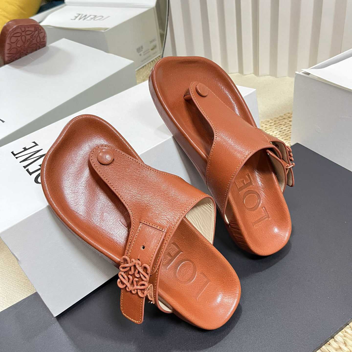 Loewe Anagram Ease Sandal In Kidskin - FashionPlug