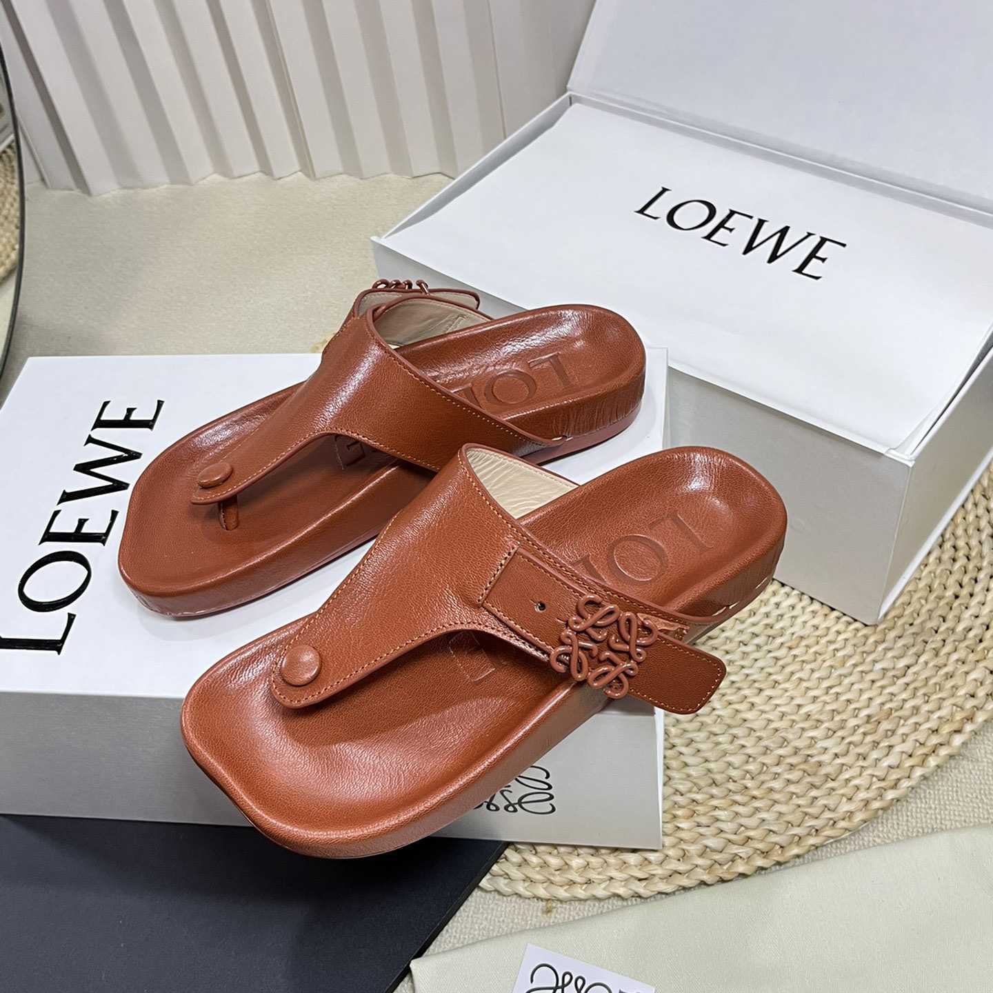 Loewe Anagram Ease Sandal In Kidskin - FashionPlug