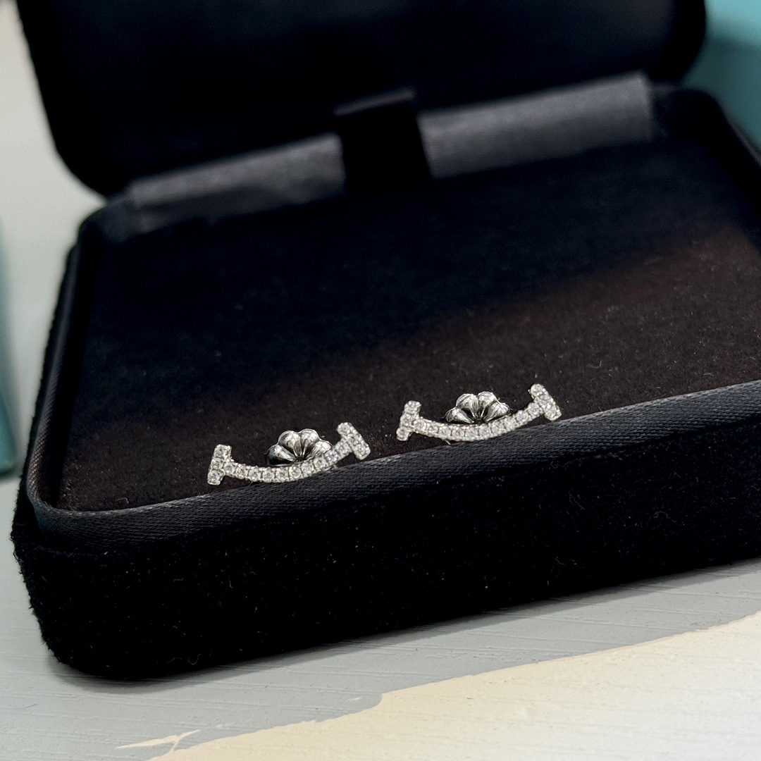 Tiffany & Co. Smile Earrings - FashionPlug