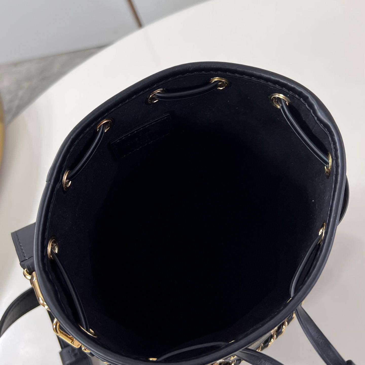 Louis Vuitton Canoé   M83480 - FashionPlug