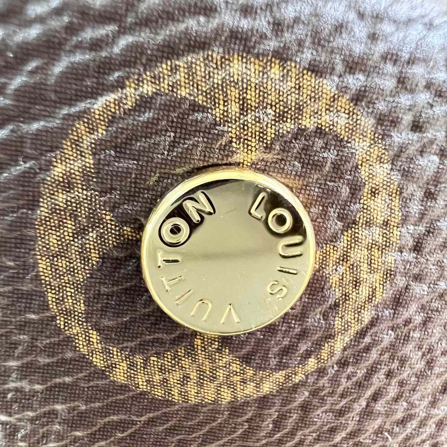 Louis Vuitton Canoé   M83480 - FashionPlug