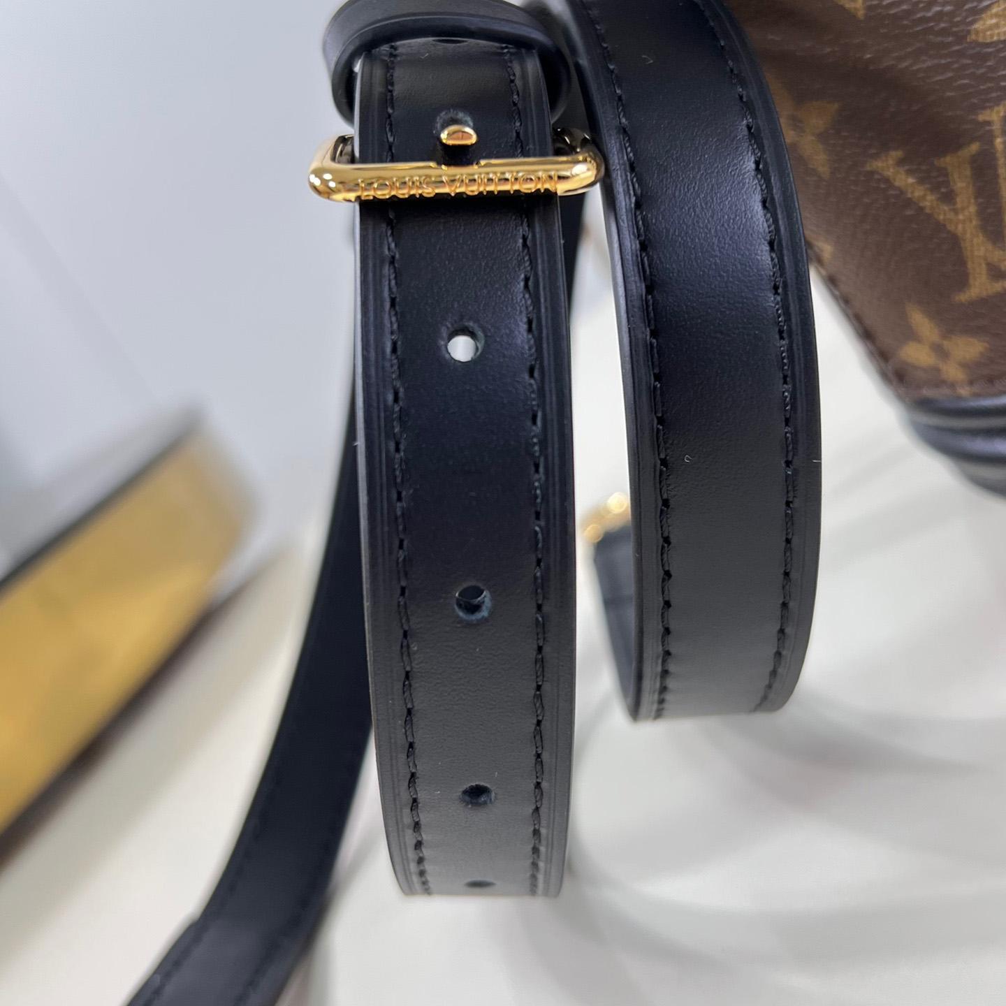 Louis Vuitton Canoé   M83480 - FashionPlug