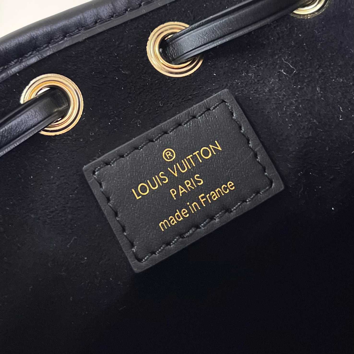 Louis Vuitton Canoé   M83480 - FashionPlug