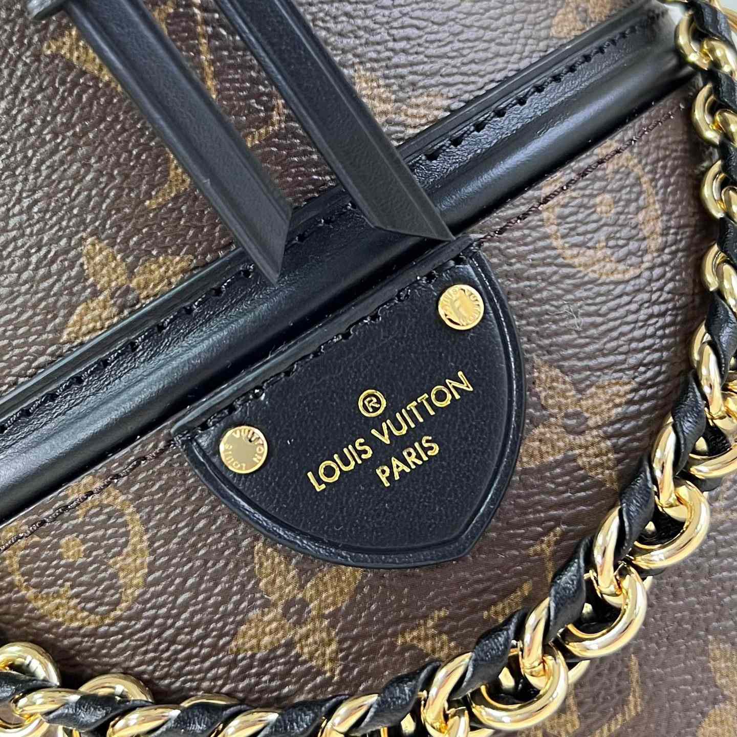 Louis Vuitton Canoé   M83480 - FashionPlug