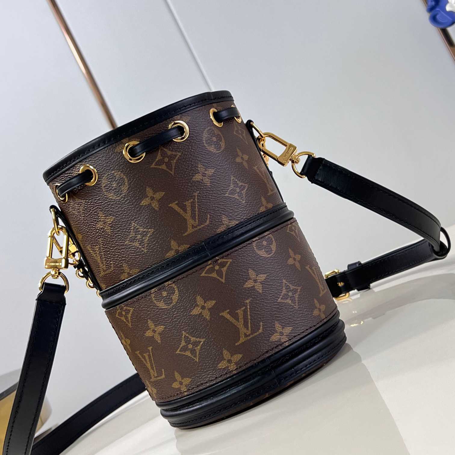 Louis Vuitton Canoé   M83480 - FashionPlug