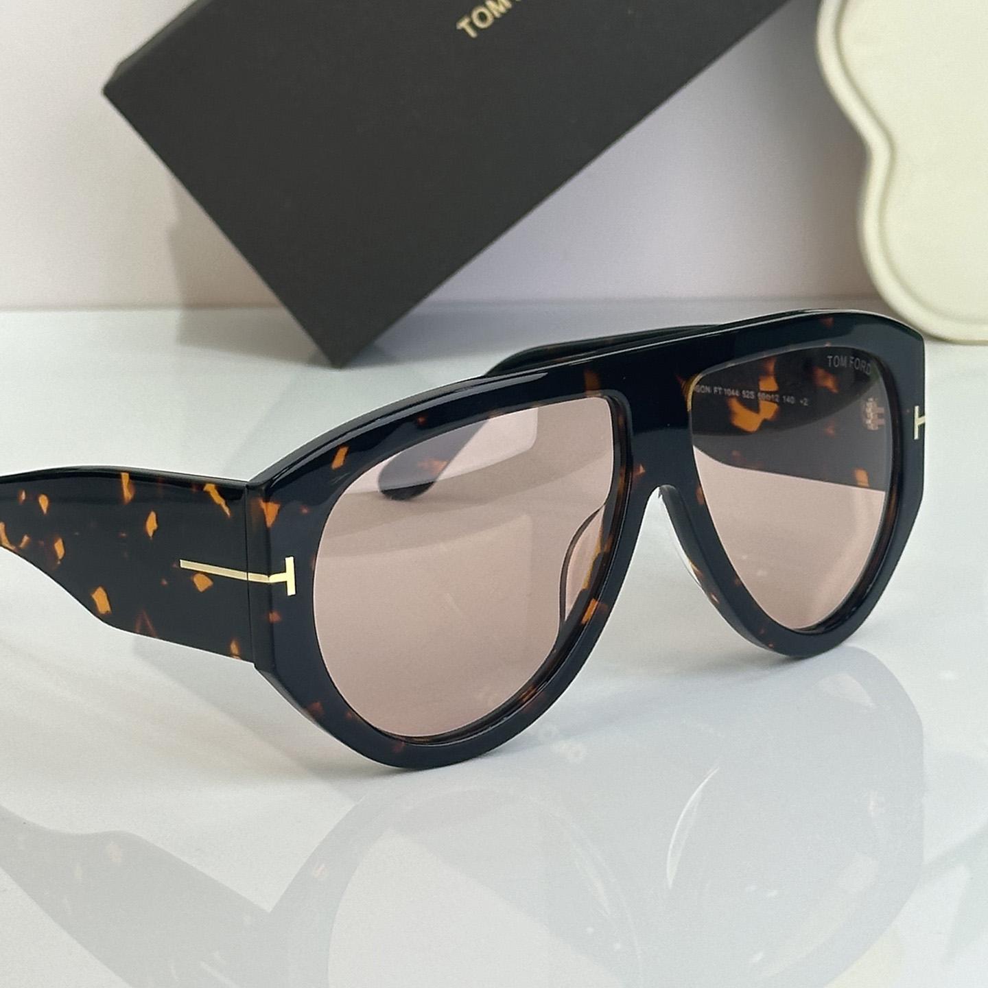 Tom Ford Bronson Sunglasses - FashionPlug