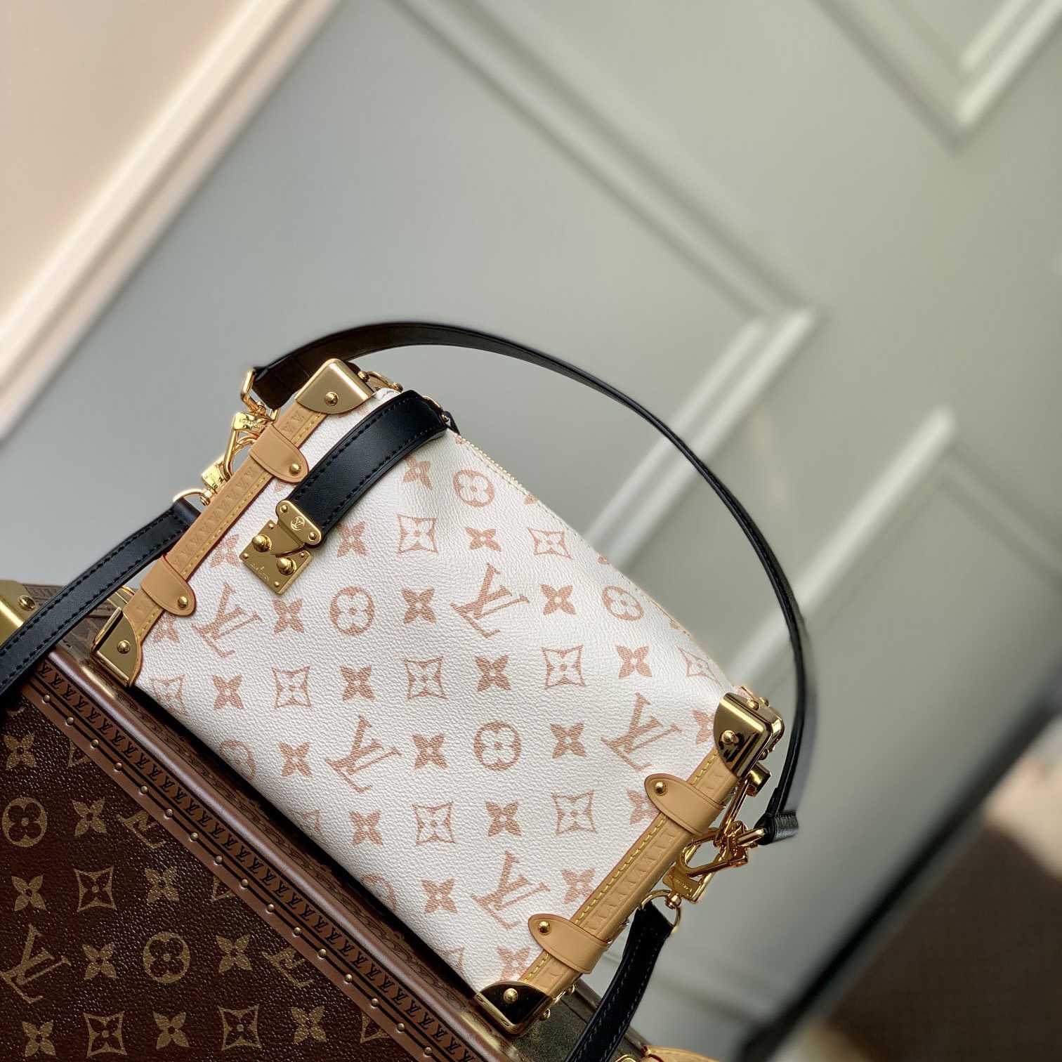Louis Vuitton Side Trunk MM   M46907 - FashionPlug