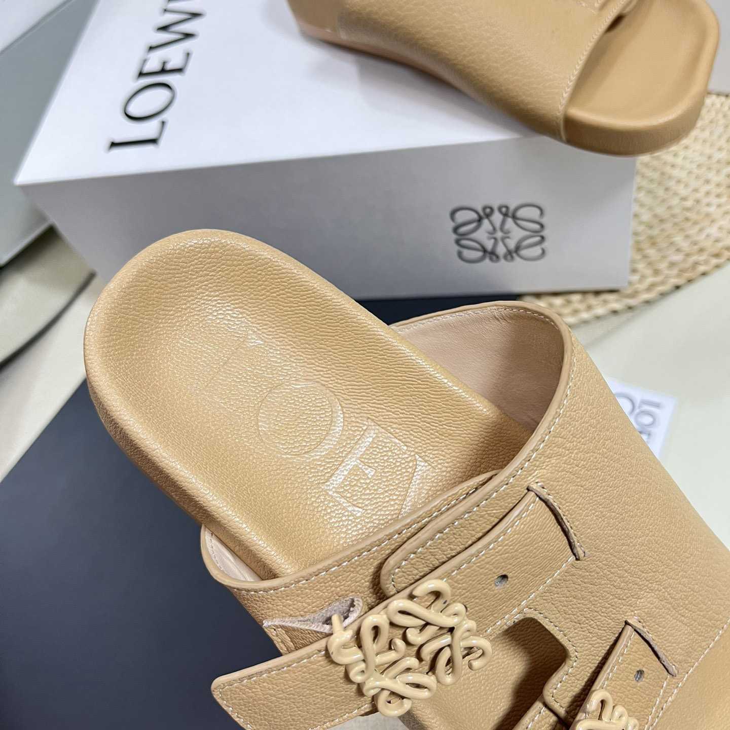 Loewe Ease slide In Goatskin - FashionPlug