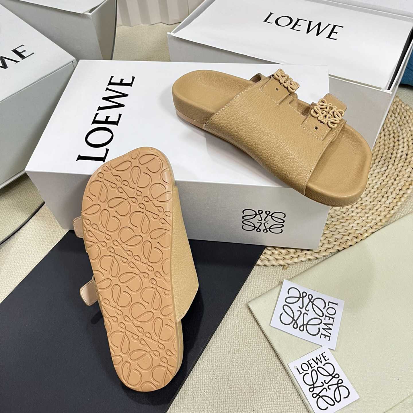 Loewe Ease slide In Goatskin - FashionPlug