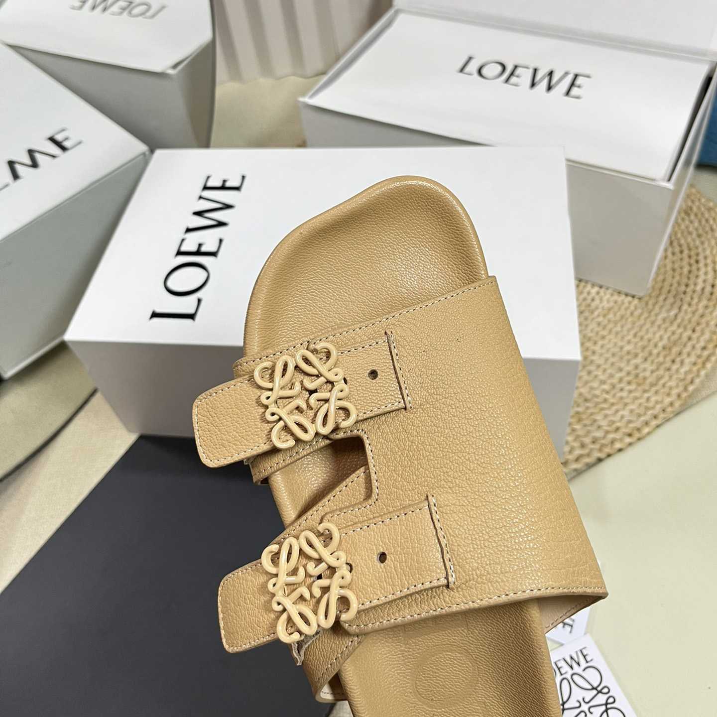 Loewe Ease slide In Goatskin - FashionPlug