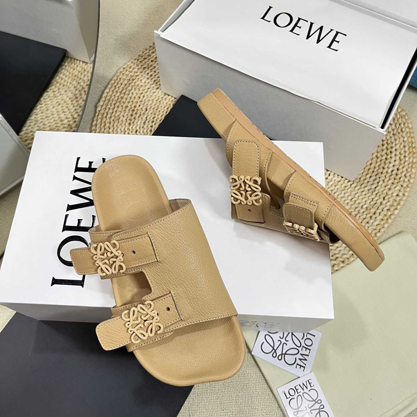 Loewe Ease slide In Goatskin - FashionPlug