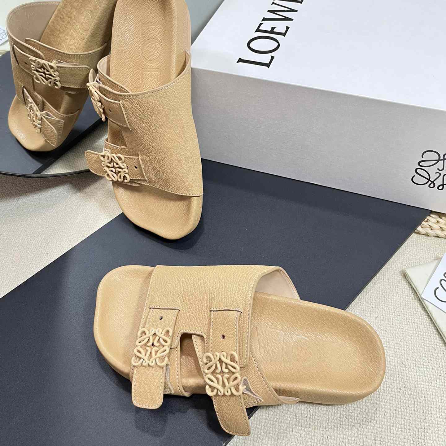 Loewe Ease slide In Goatskin - FashionPlug