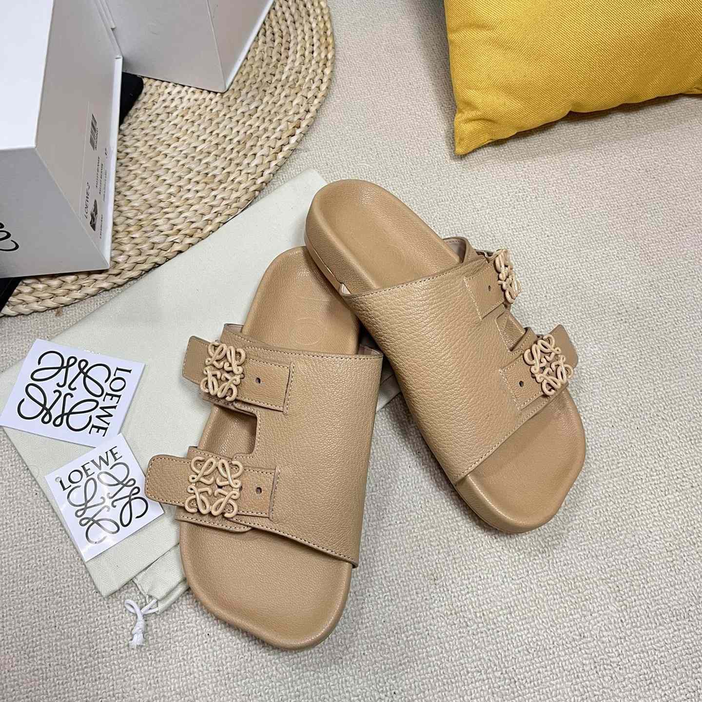 Loewe Ease slide In Goatskin - FashionPlug