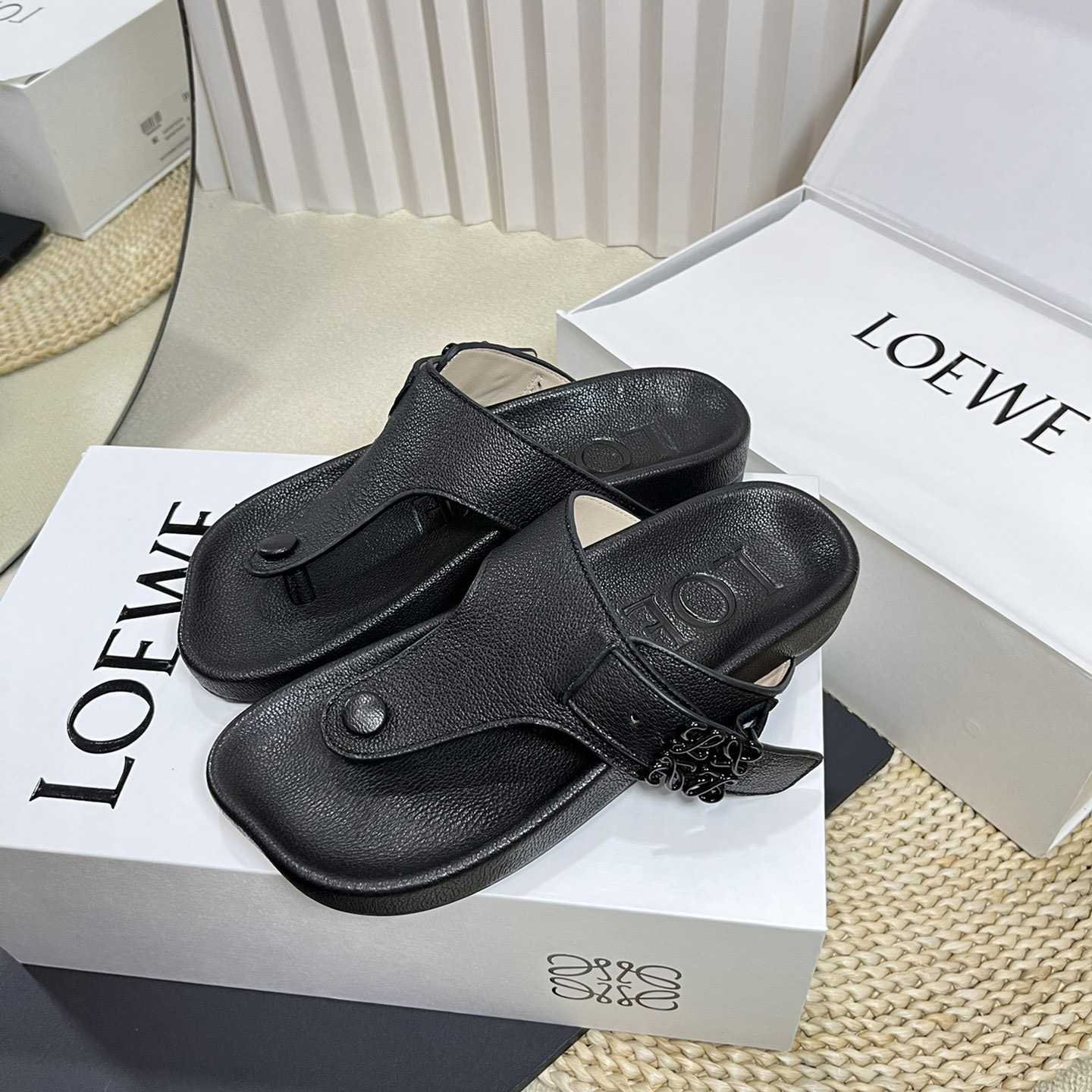 Loewe Anagram Ease Sandal In Kidskin - FashionPlug