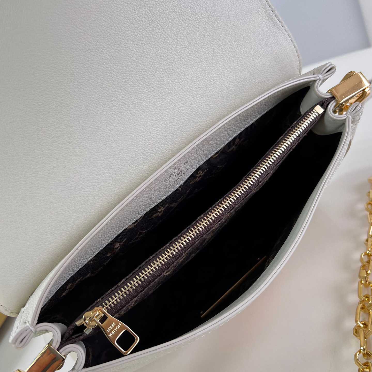 Louis Vuitton Dauphine Soft MM   M25050 - FashionPlug