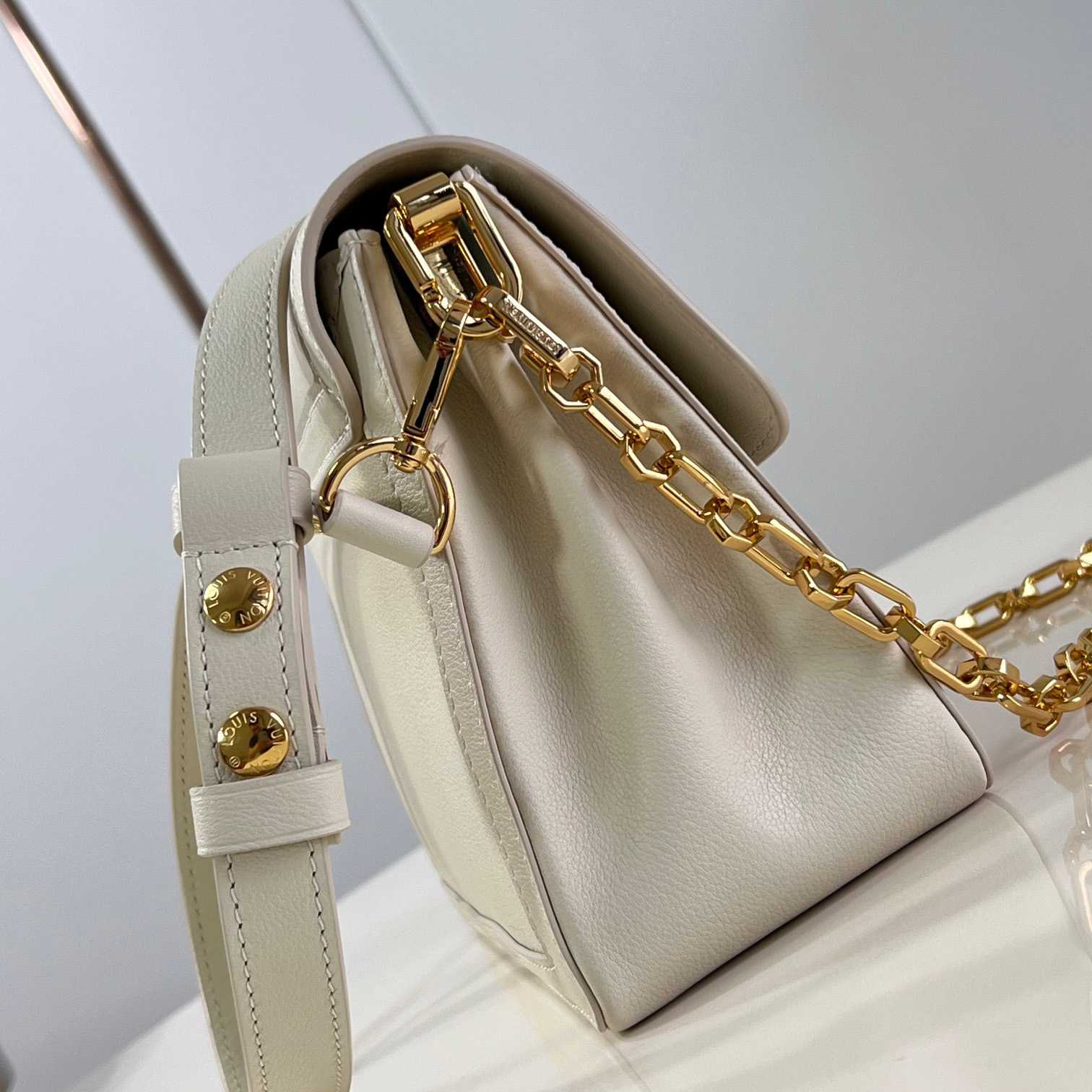 Louis Vuitton Dauphine Soft MM   M25050 - FashionPlug