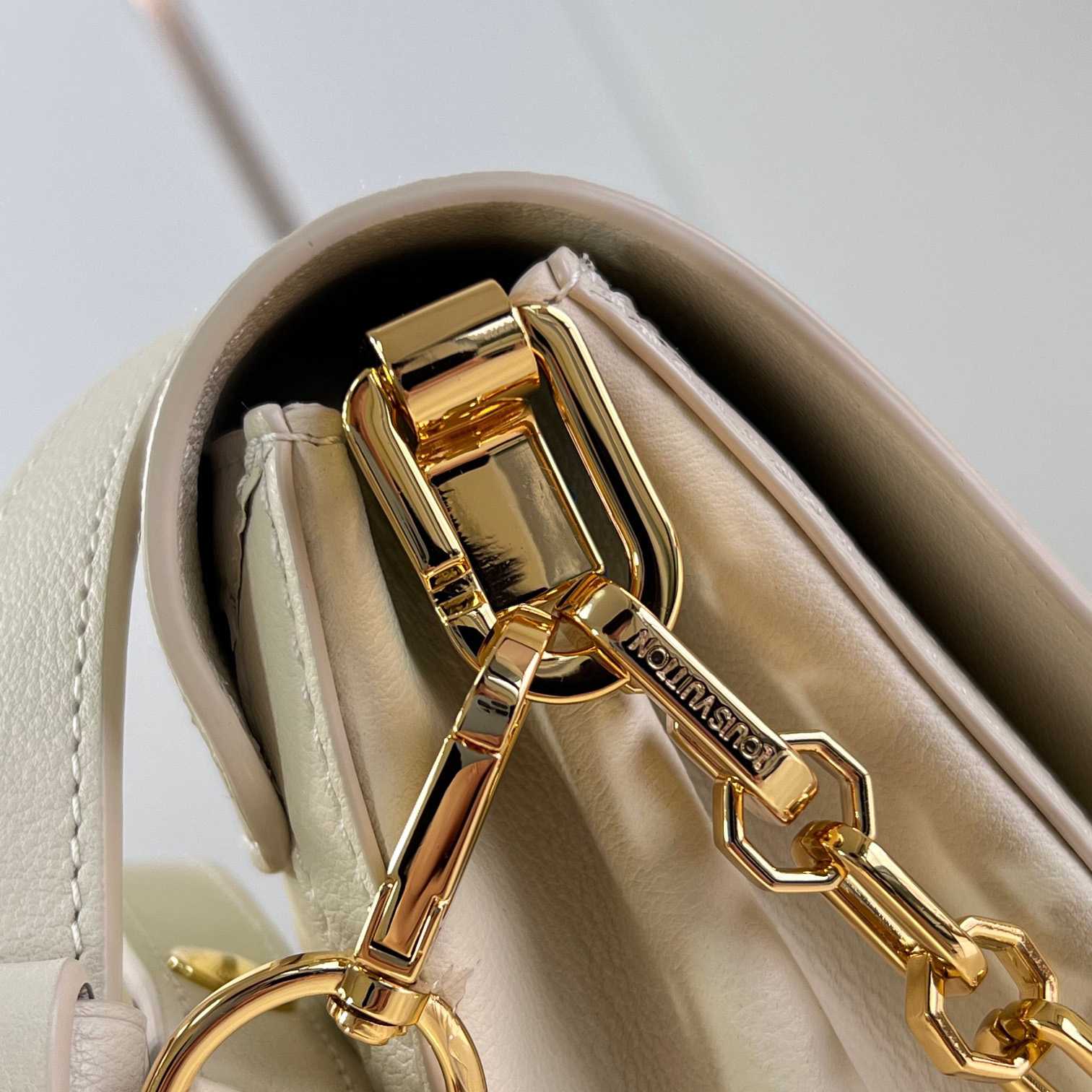 Louis Vuitton Dauphine Soft MM   M25050 - FashionPlug