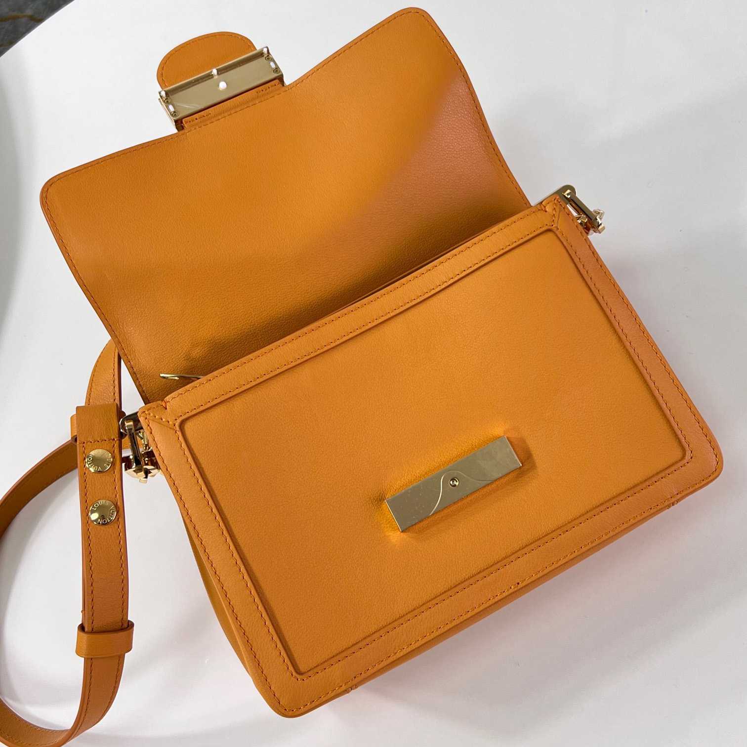 Louis Vuitton Dauphine Soft MM   M25048 - FashionPlug