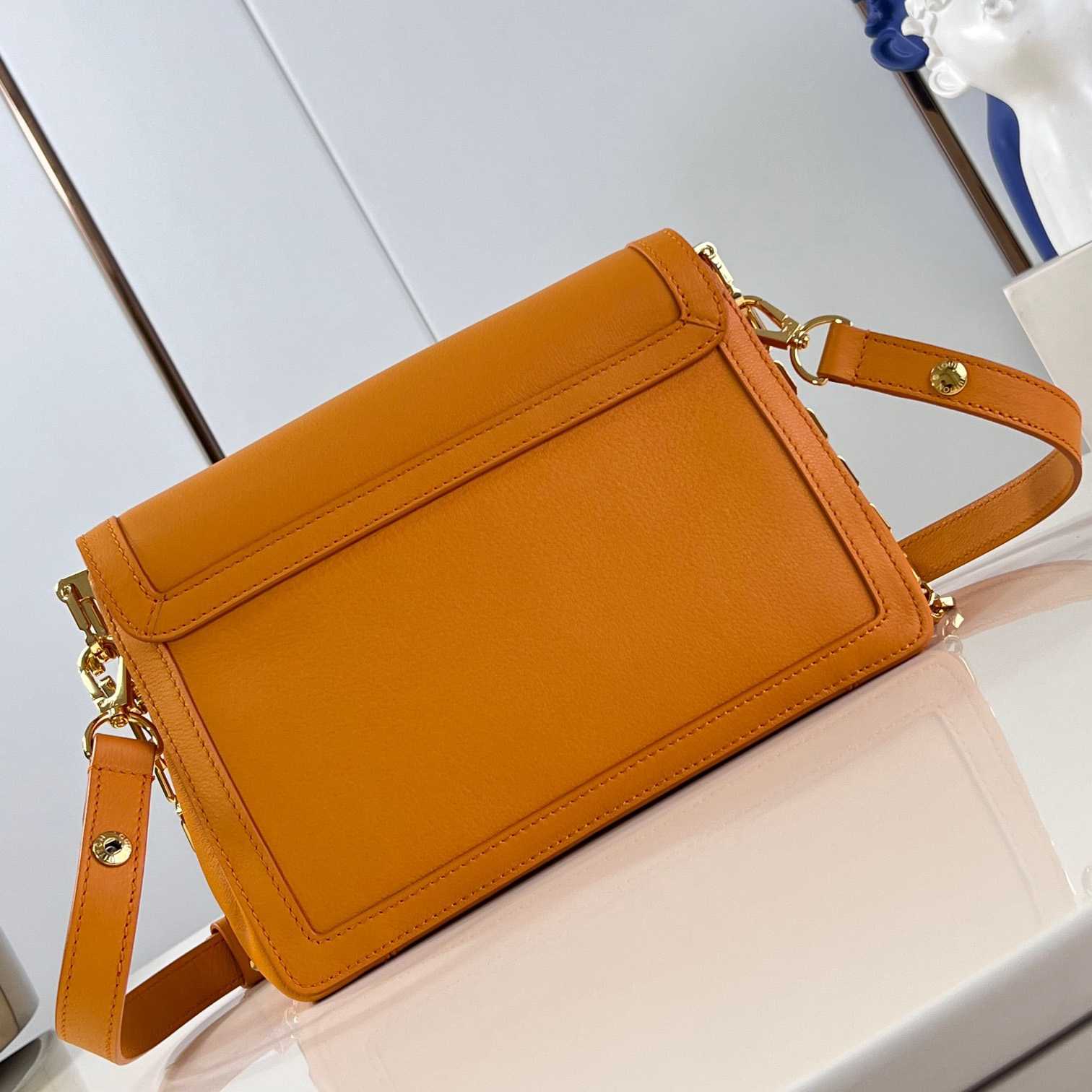 Louis Vuitton Dauphine Soft MM   M25048 - FashionPlug