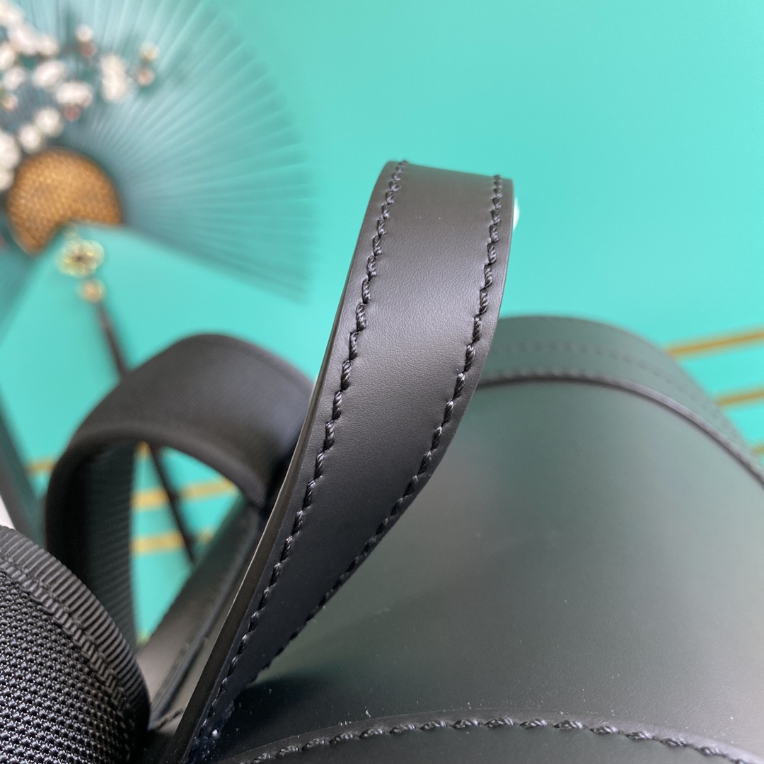 Gucci GG Black Backpack - FashionPlug