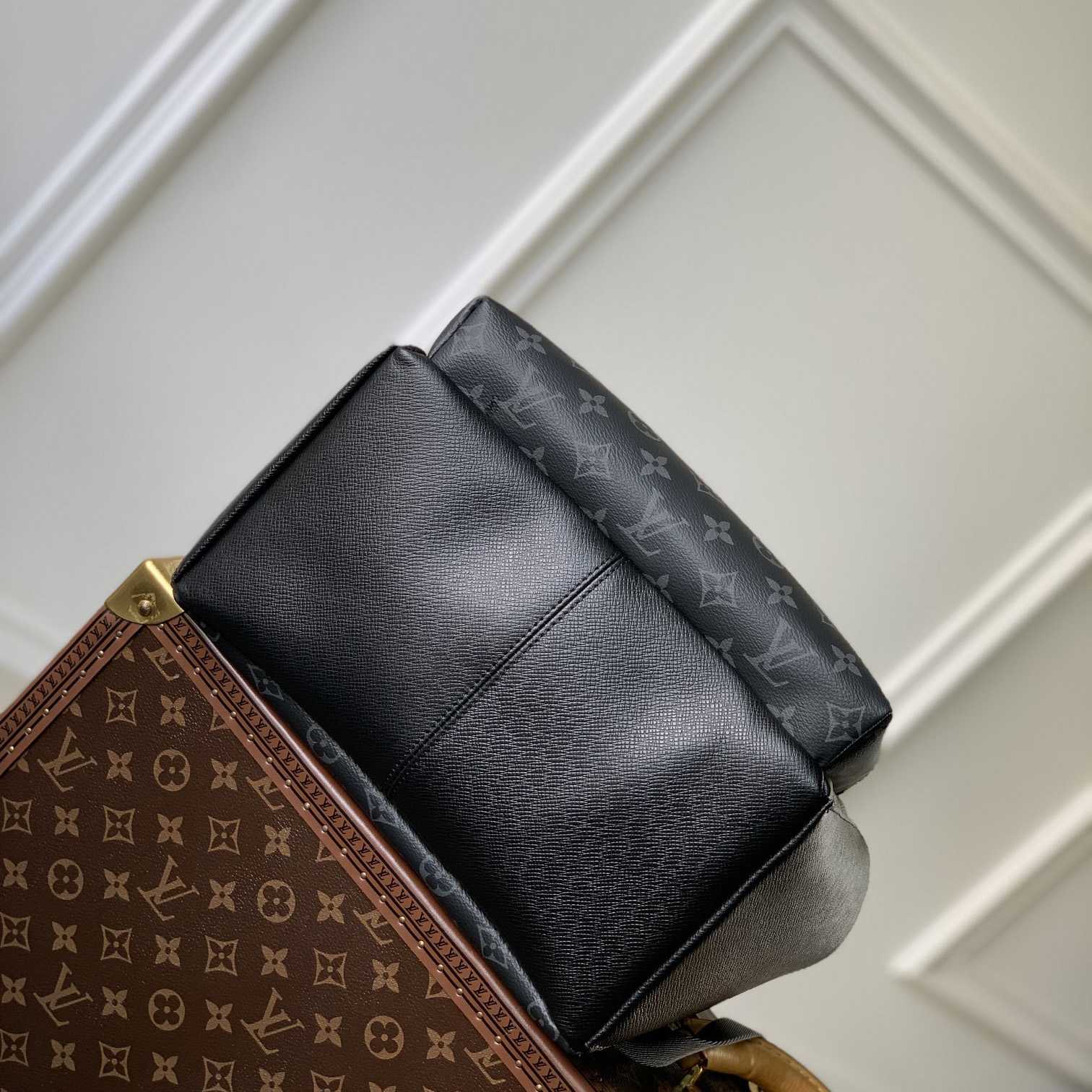 Louis Vuitton Discovery Backpack   M31033 - FashionPlug