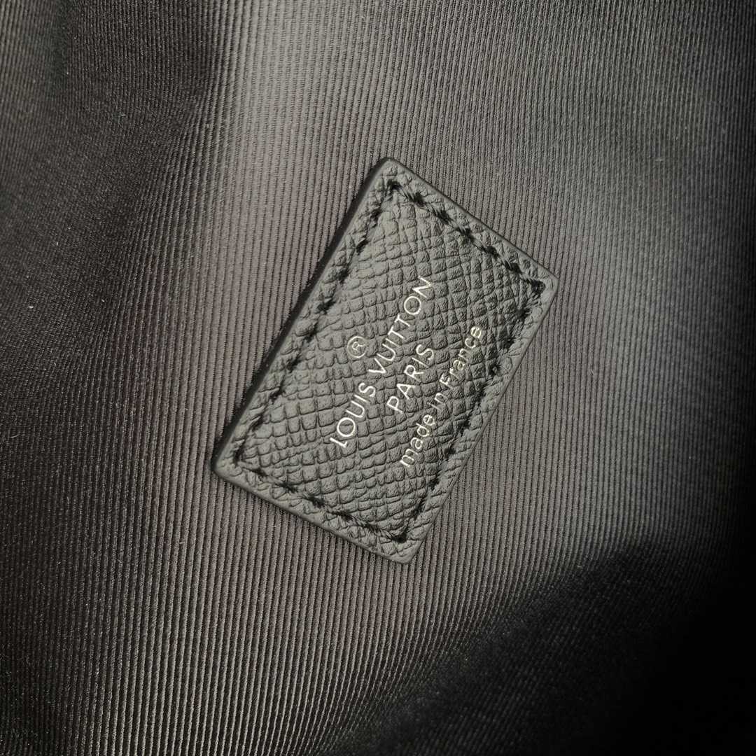 Louis Vuitton Discovery Backpack   M31033 - FashionPlug