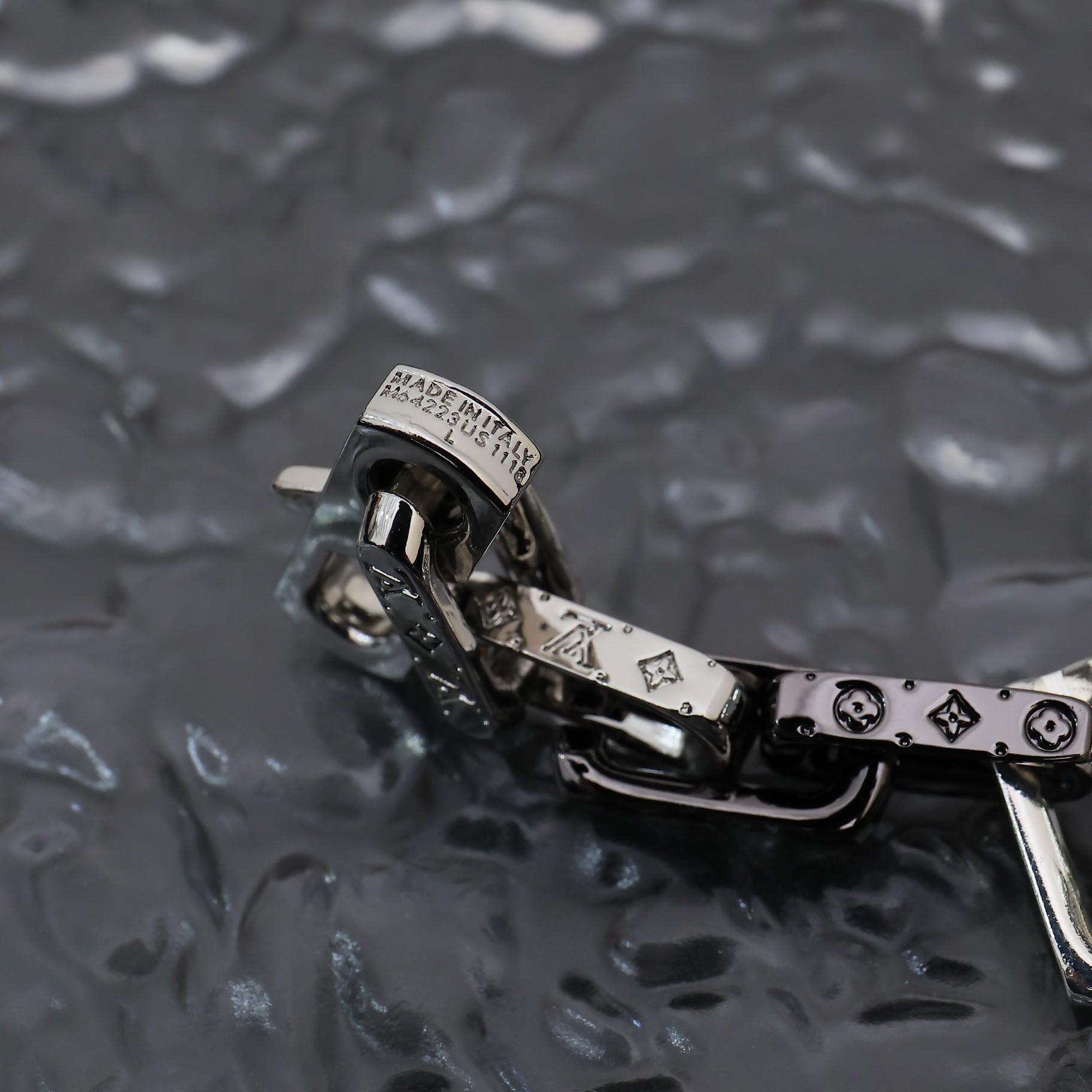 Louis Vuitton Monogram Chain Bracelet   M00686 - FashionPlug