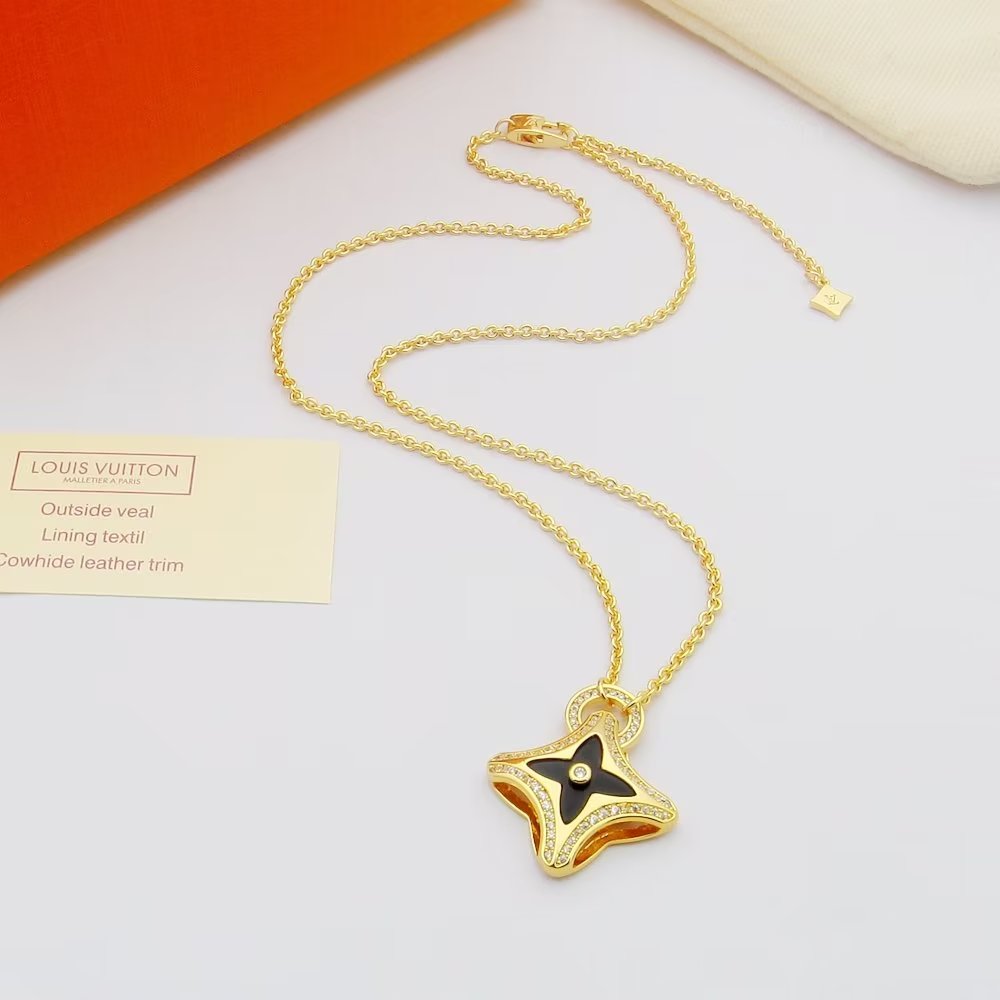 Louis Vuitton Ever Blossom Pendant, Yellow Gold - FashionPlug
