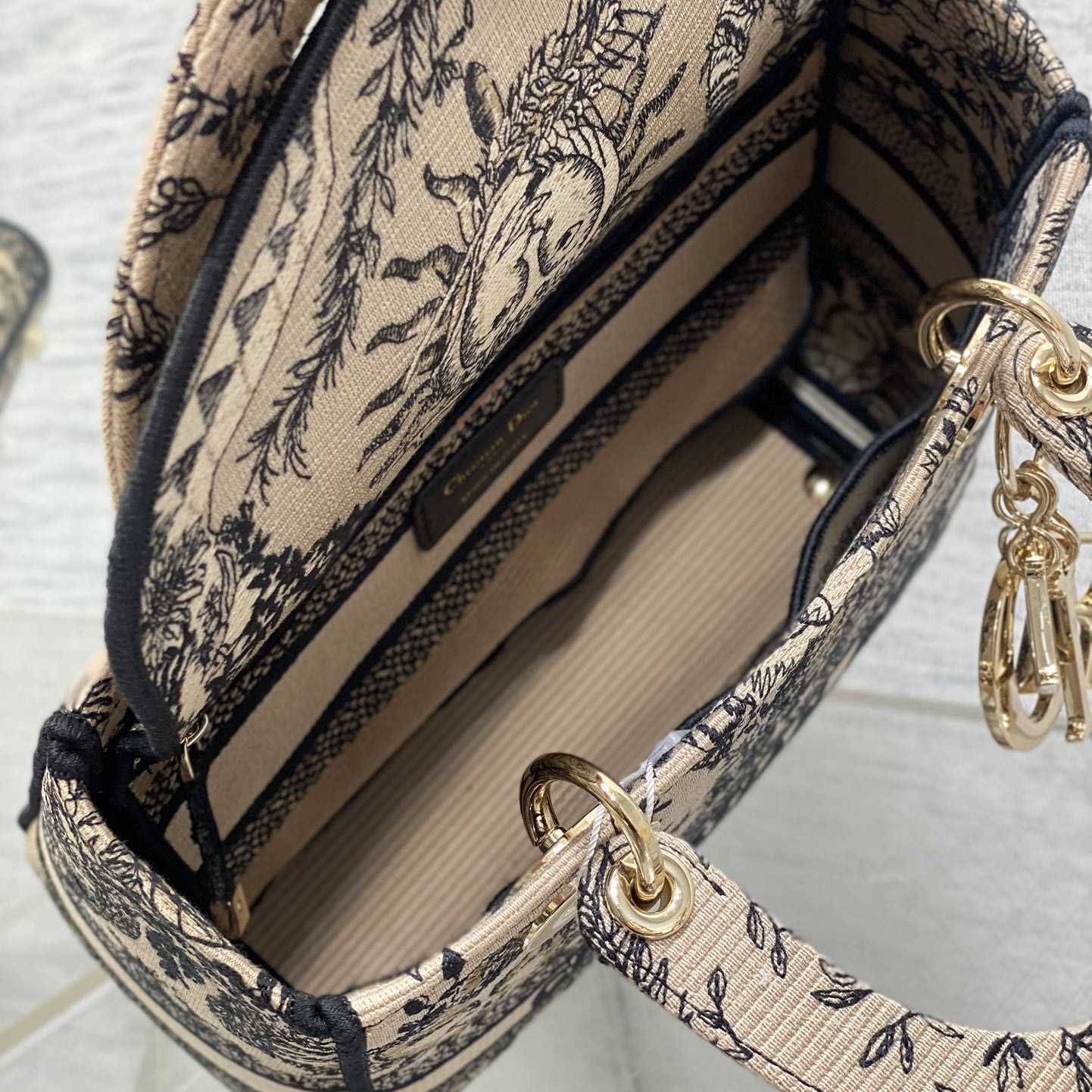 Dior Medium Lady D-Lite Bag - FashionPlug