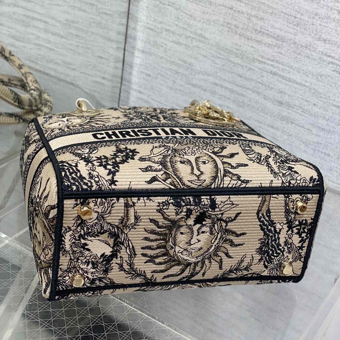 Dior Medium Lady D-Lite Bag - FashionPlug