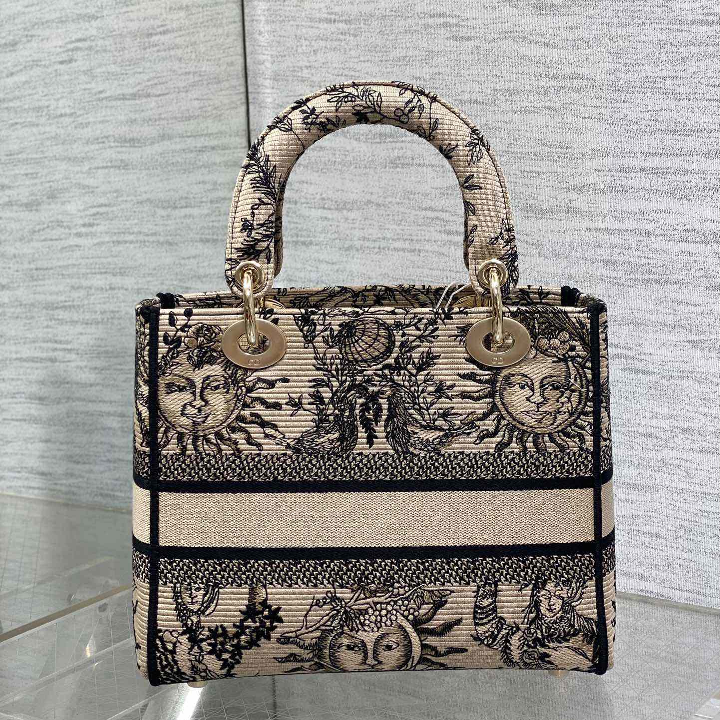 Dior Medium Lady D-Lite Bag - FashionPlug