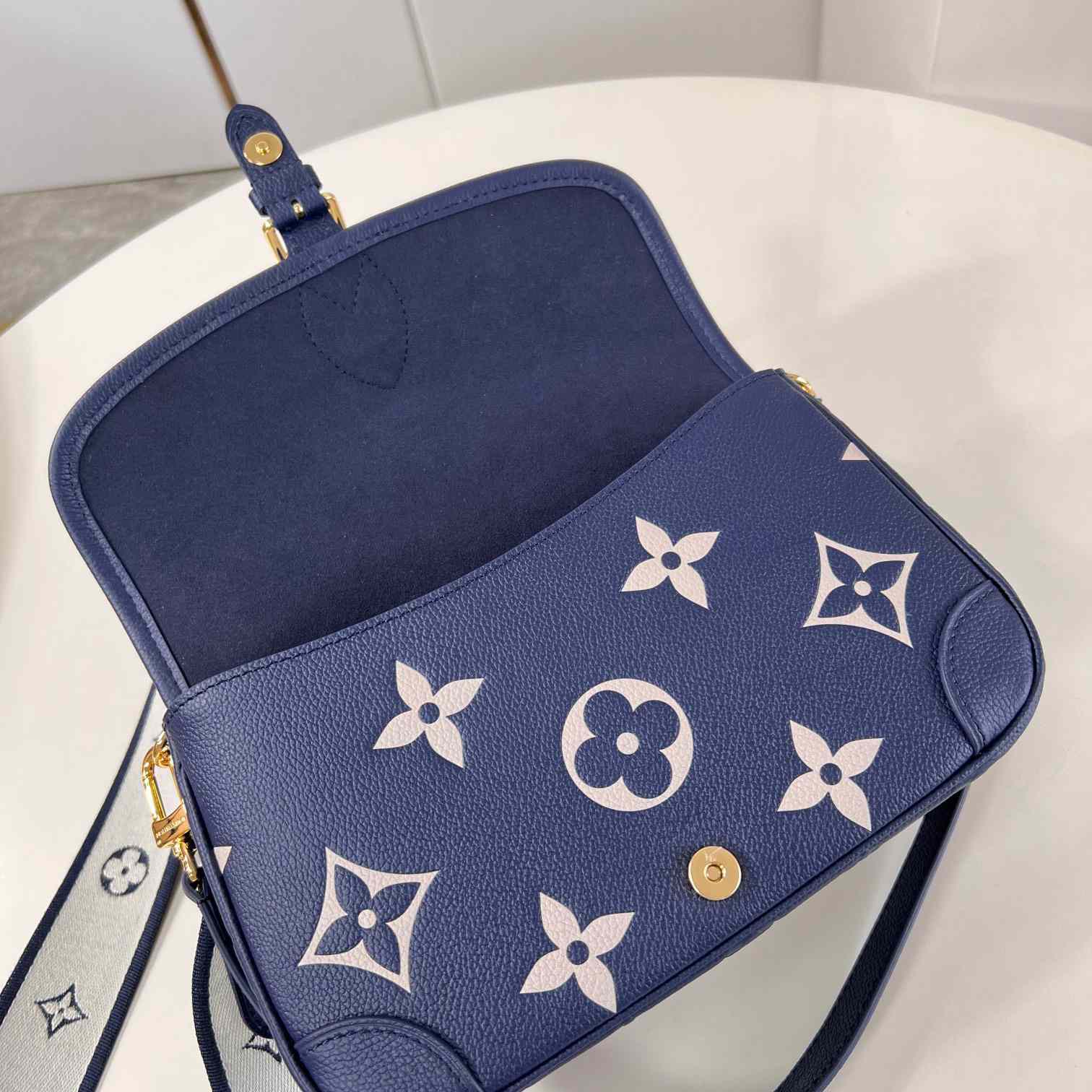 Louis Vuitton Diane   M47161 - FashionPlug