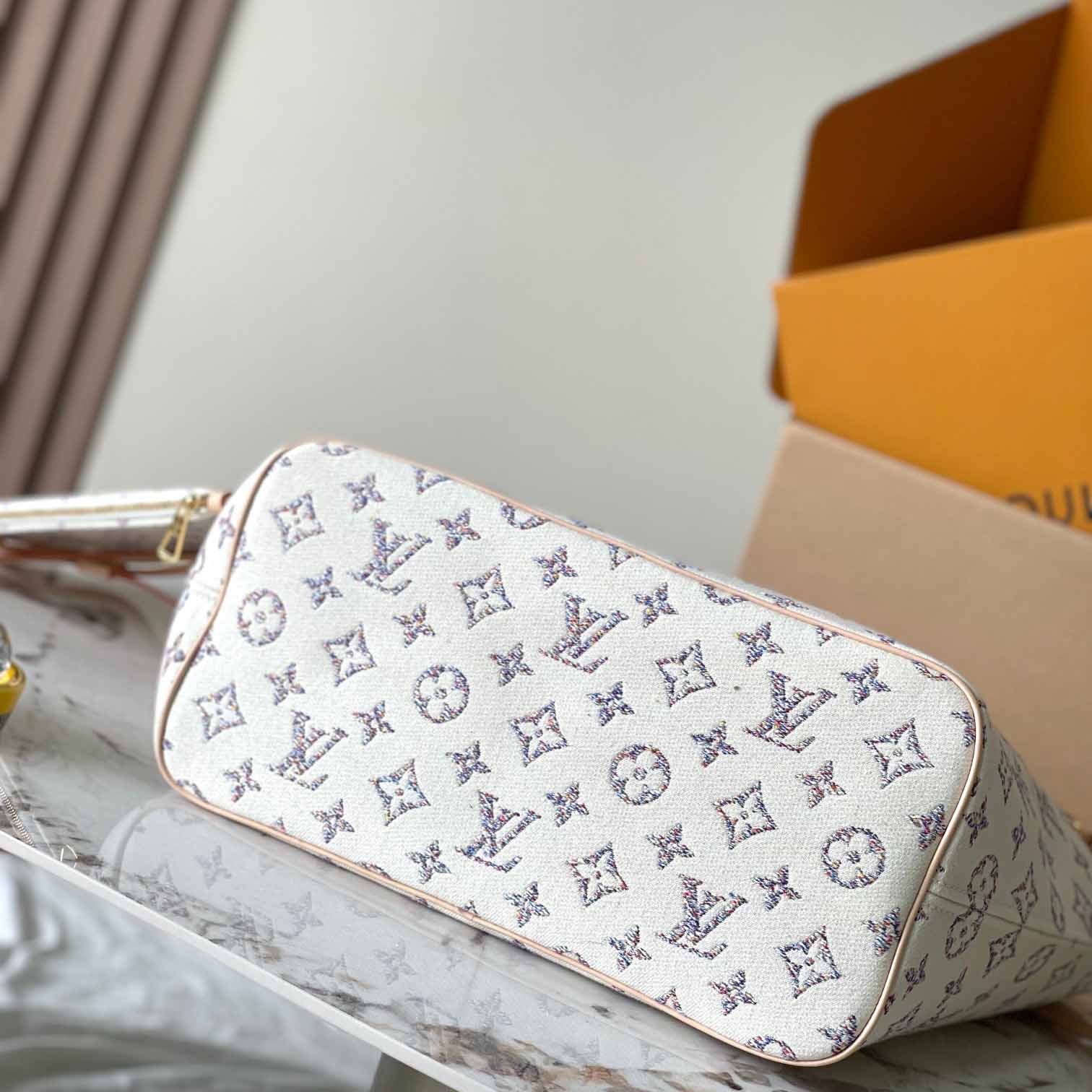 Louis Vuitton Neverfull MM   M24905 - FashionPlug