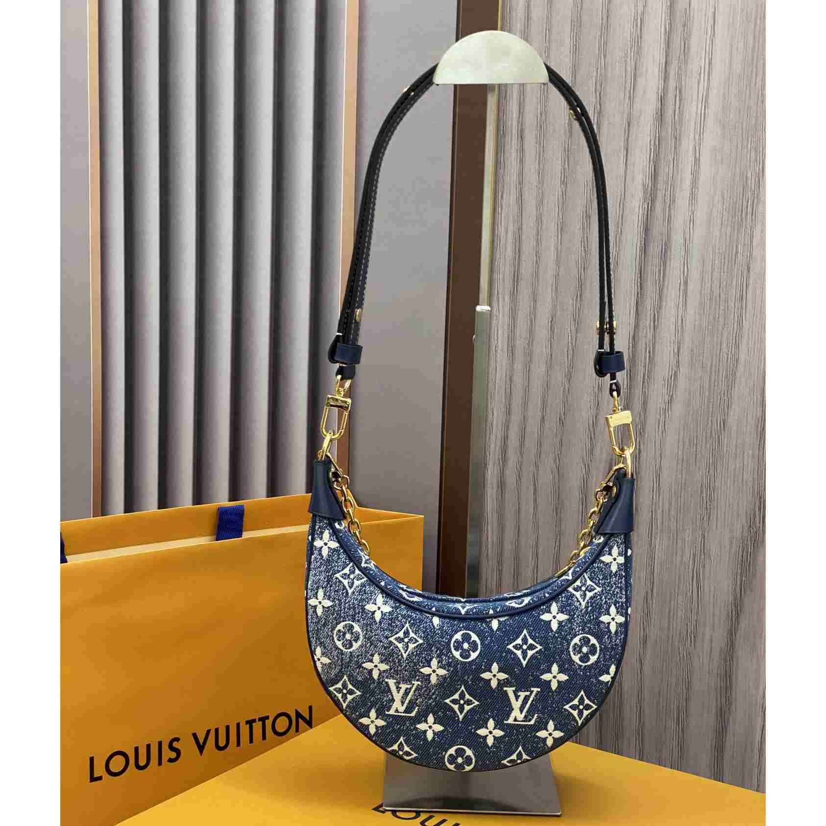  Louis Vuitton Loop Bag  (24-22-6cm) - FashionPlug