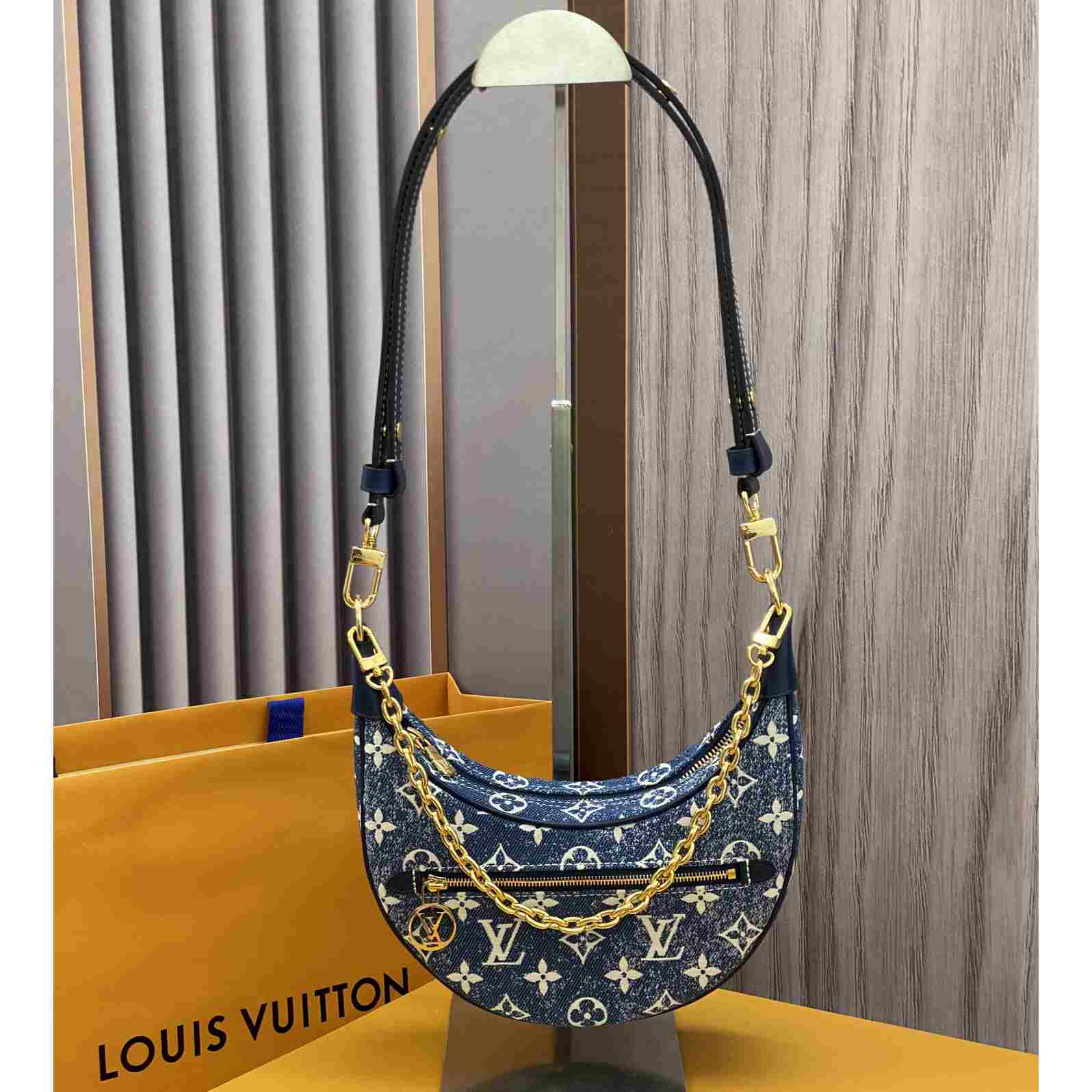  Louis Vuitton Loop Bag  (24-22-6cm) - FashionPlug