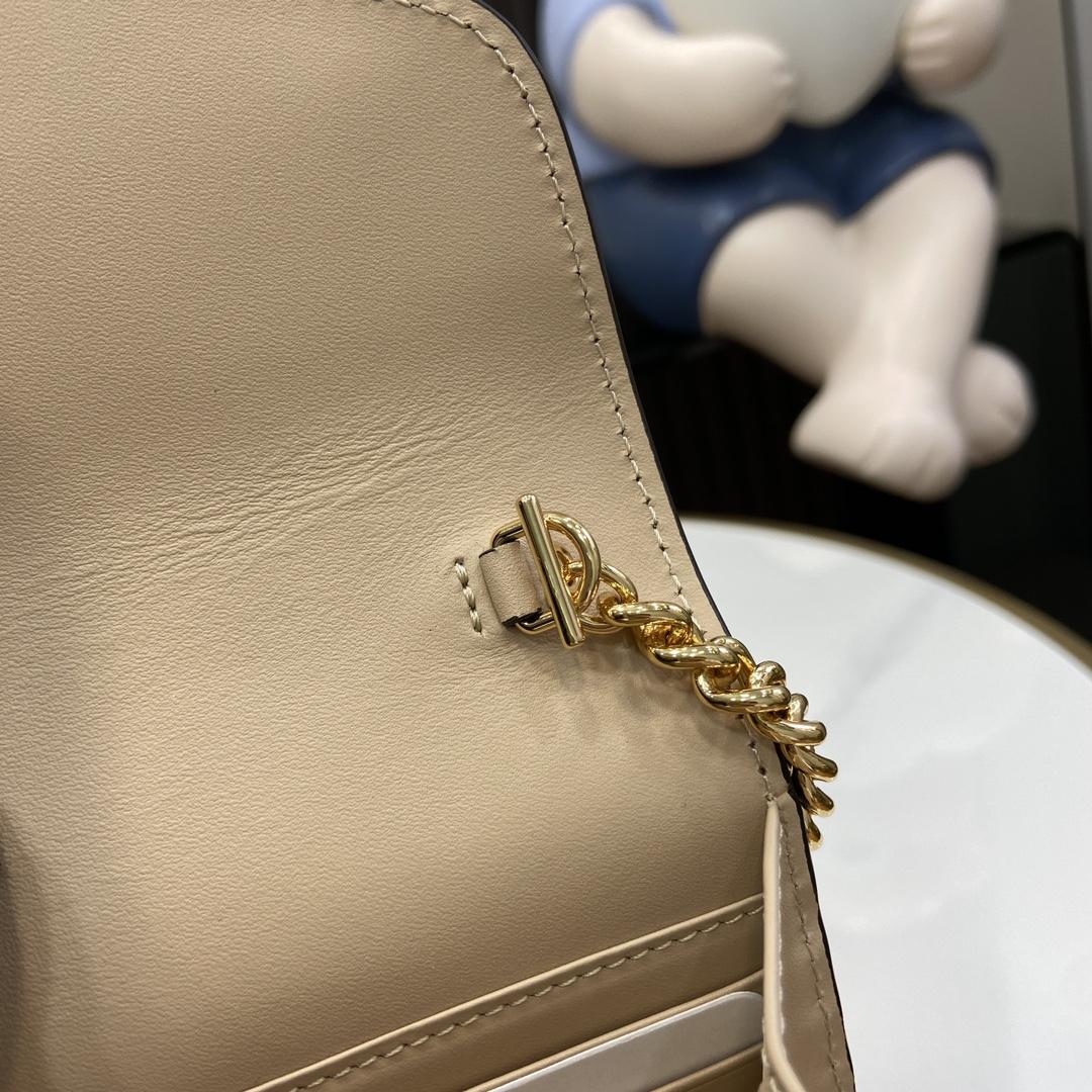 Gucci GG Chain Wallet - FashionPlug