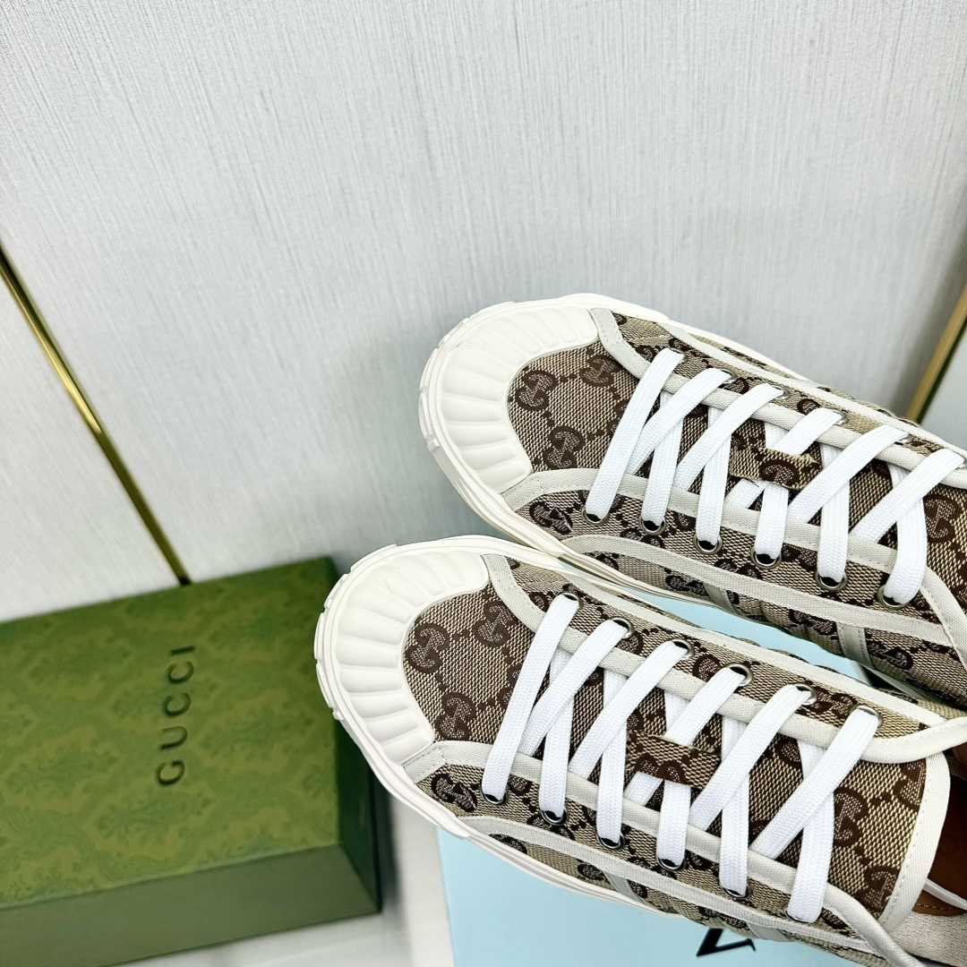 Gucci GG Sneaker - FashionPlug