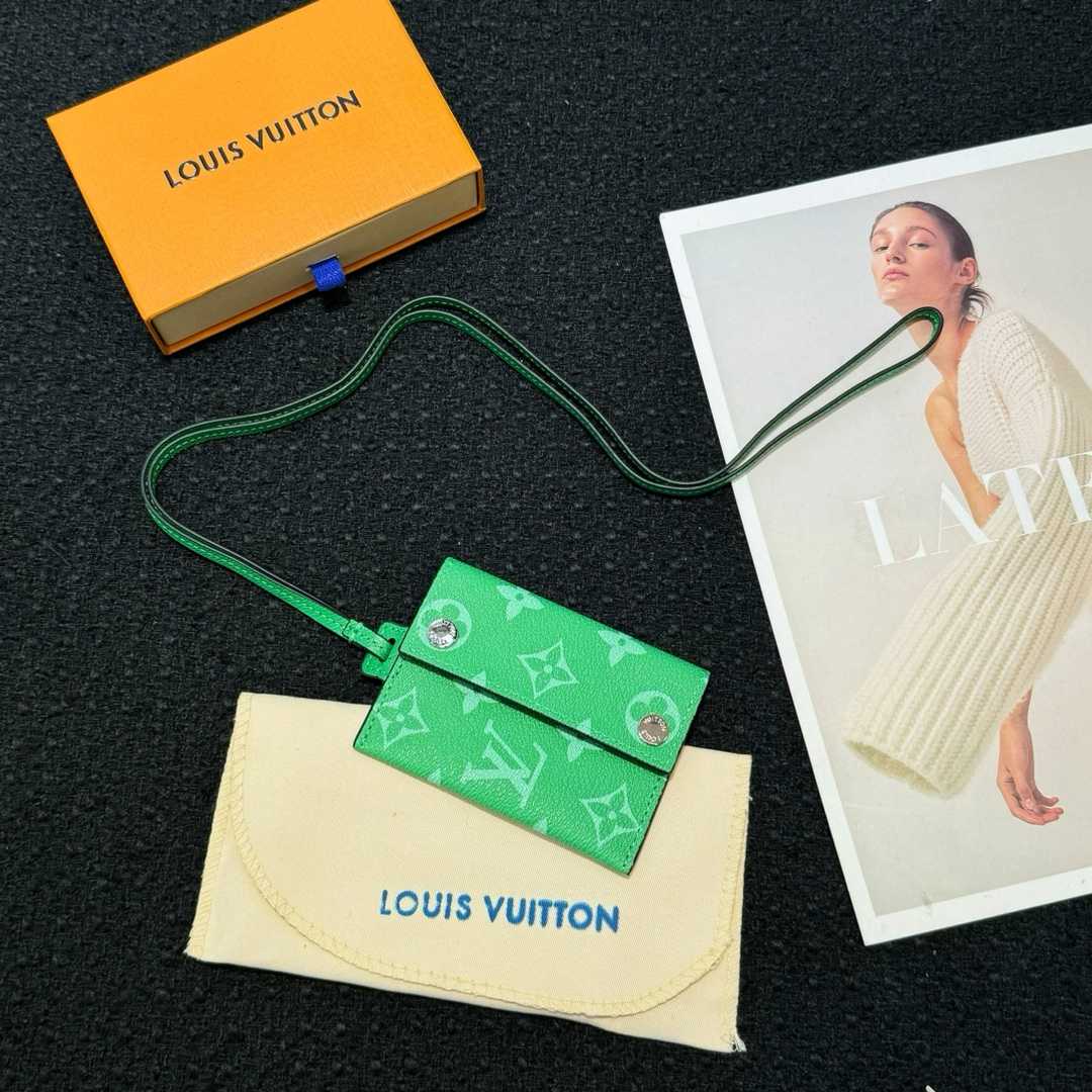 Louis Vuitton Card Holder Necklace  M83153 - FashionPlug