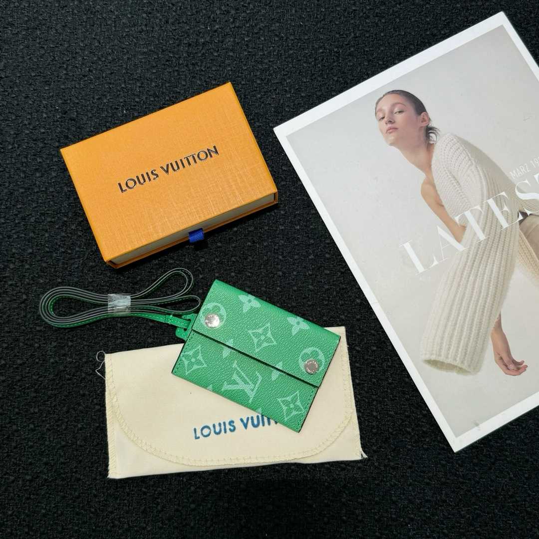Louis Vuitton Card Holder Necklace  M83153 - FashionPlug