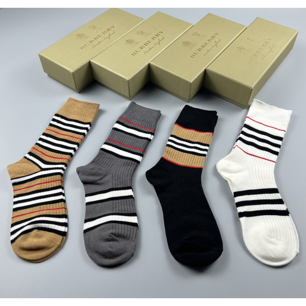 Burberry Socks/Box - FashionPlug