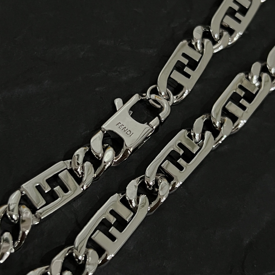 Fendi O’Lock Necklace - FashionPlug