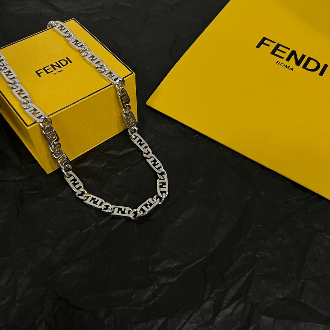 Fendi O’Lock Necklace - FashionPlug